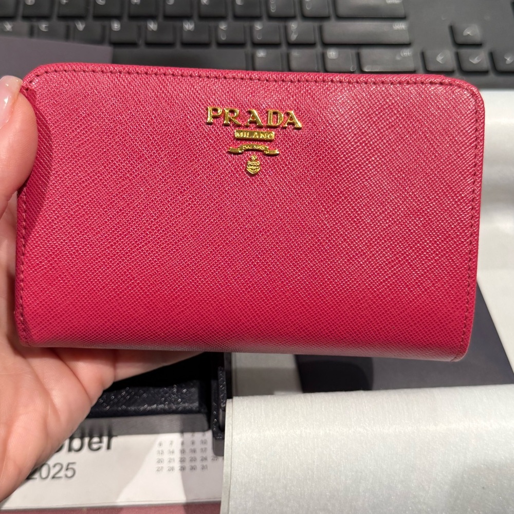 Prada saffiano snap wallet , fuxia